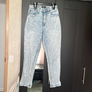 Abercrombie and Fitch high rise mom jeans size 25/0